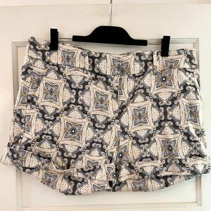 New York & Co Paisley Shorts 18